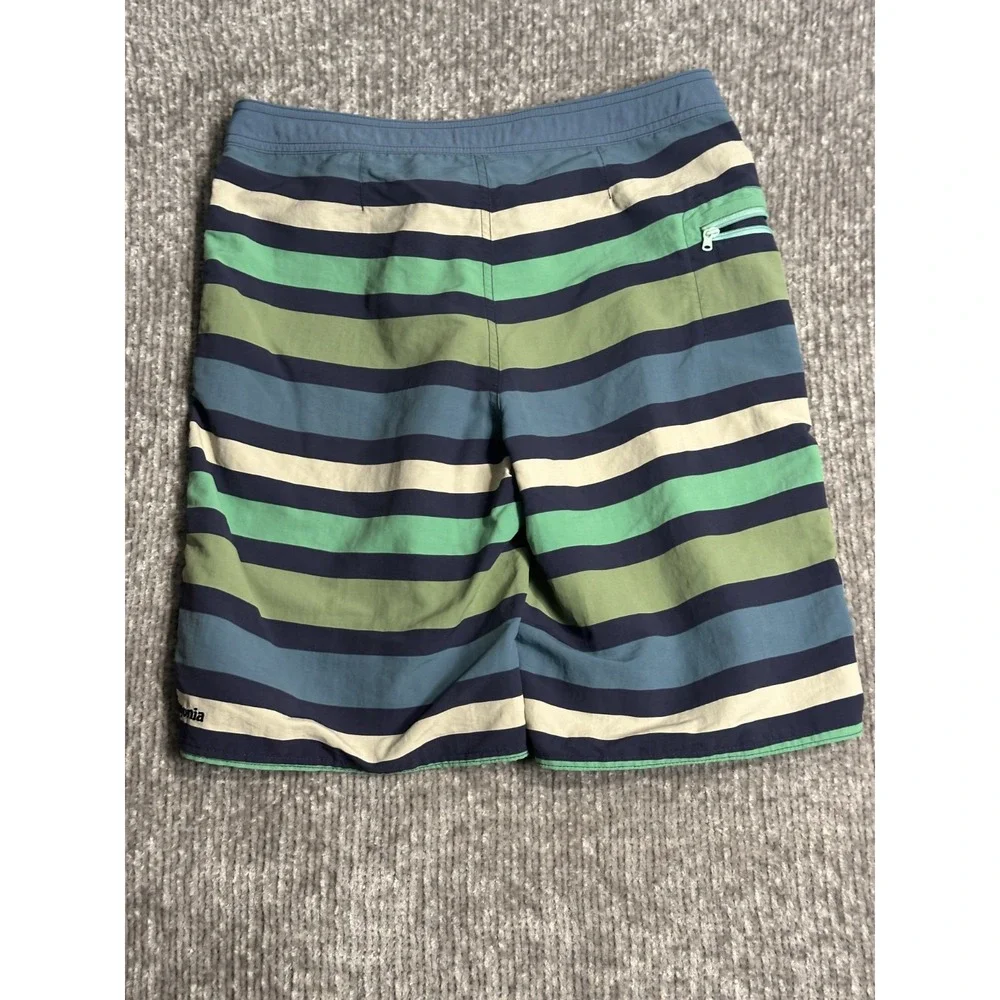PATAGONIA BOYS BOARDSHORTS WAVEFARER WATER RIBBON BIG NETTLE GREEN 67817 SIZE 18
